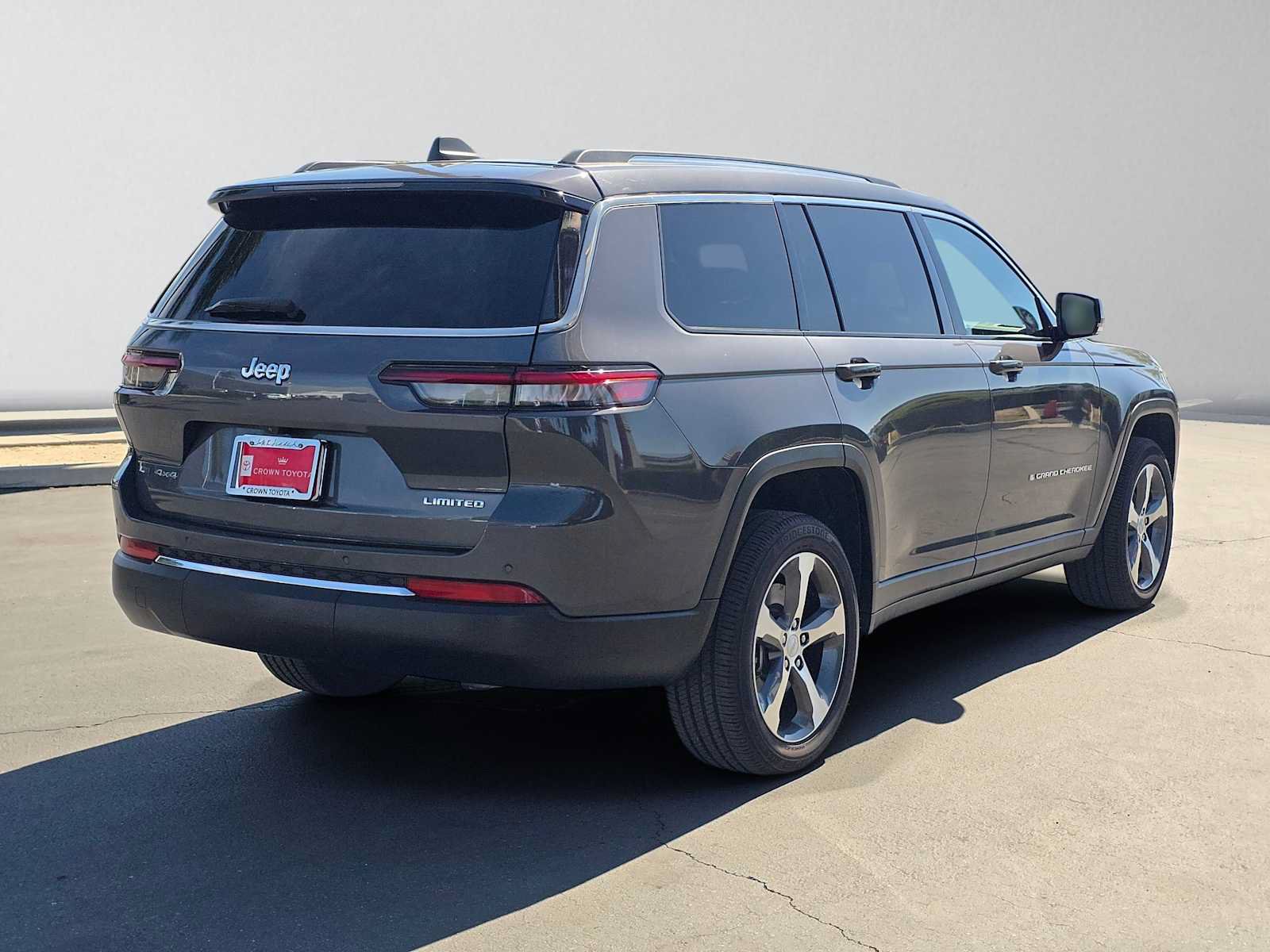 Used 2023 Jeep Grand Cherokee L Limited w/ Rear Seat Video Group I AWD/4WD image 3