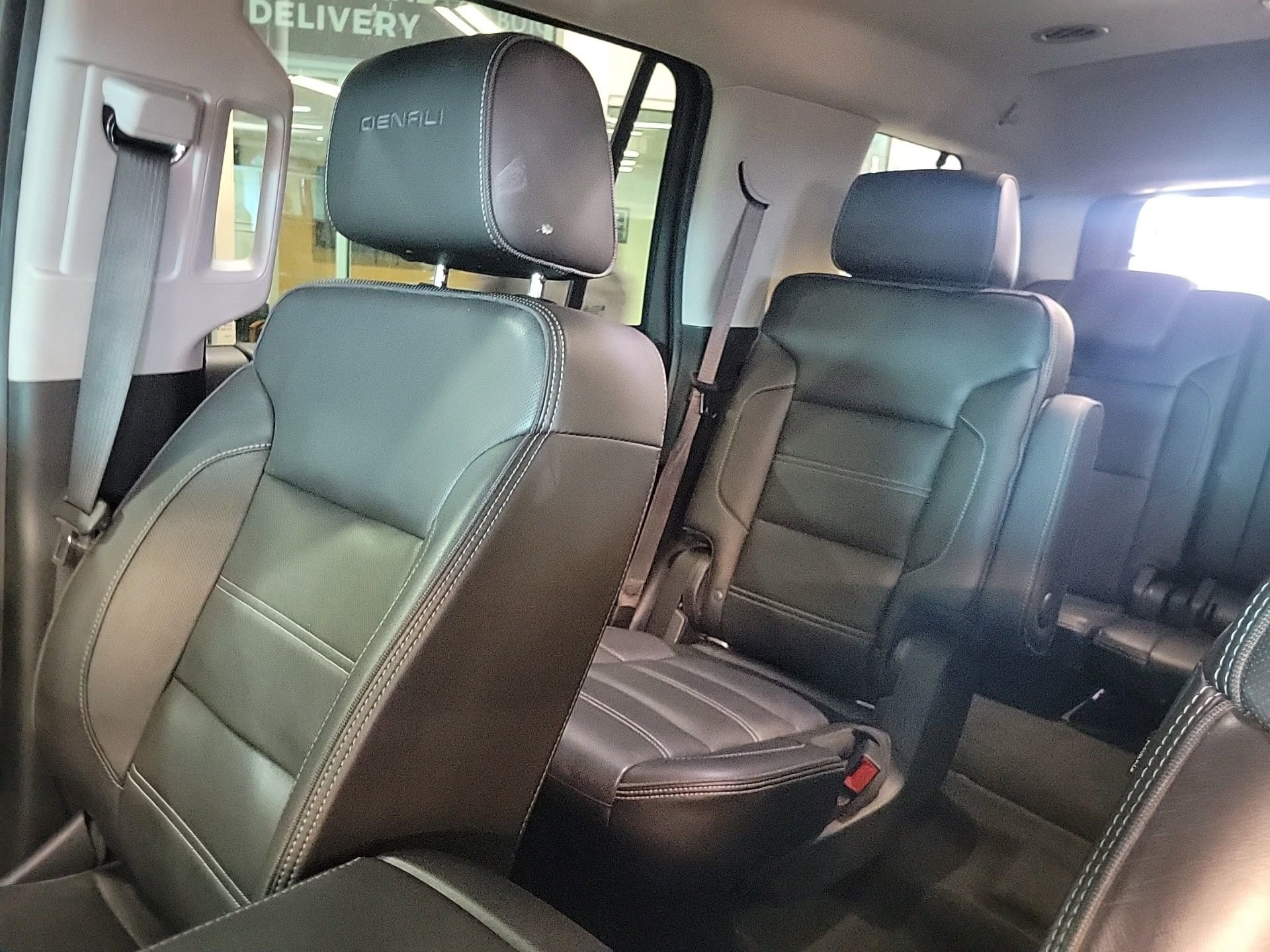 Used 2018 GMC Yukon Denali w/ Denali Ultimate Package image 48