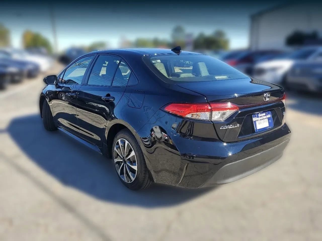 Used 2023 Toyota Corolla LE image 5