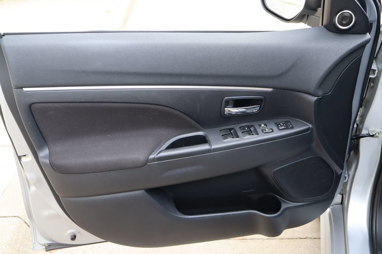 Used 2011 Mitsubishi Outlander Sport SE FWD image 19