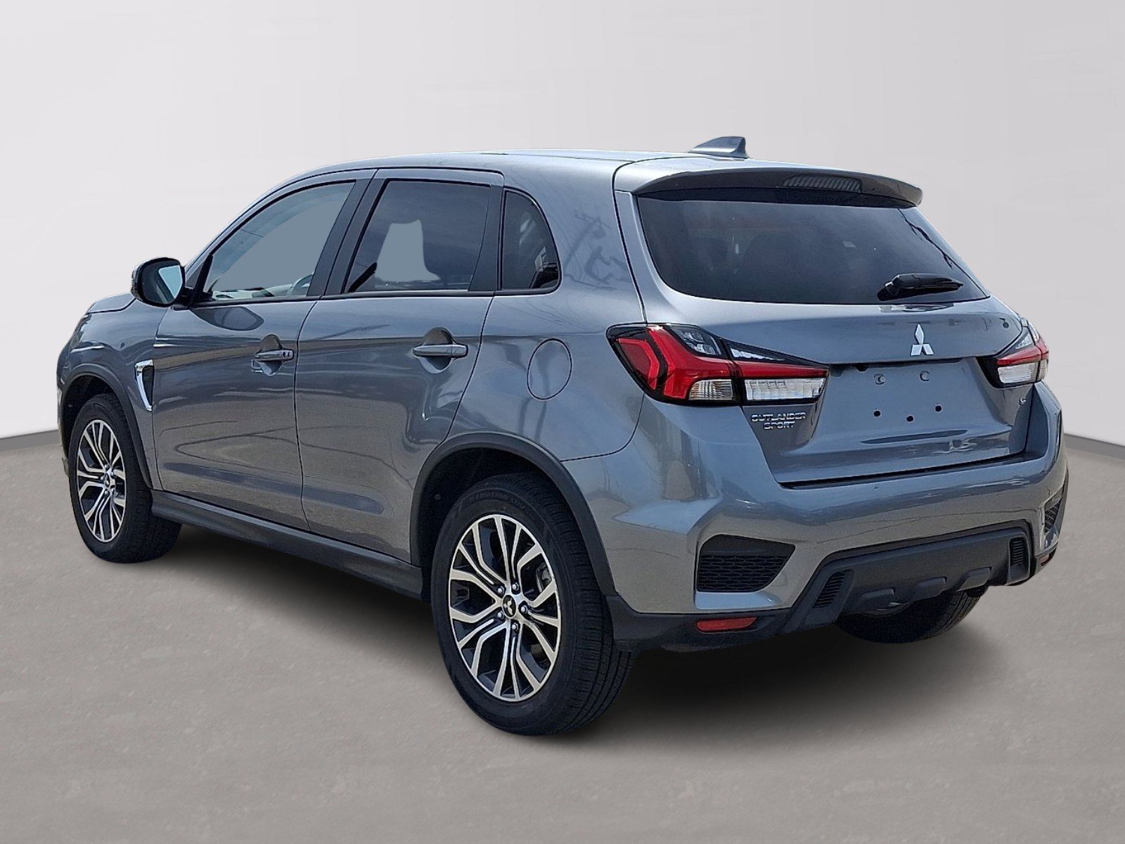 Used 2025 Mitsubishi Outlander Sport SE image 4