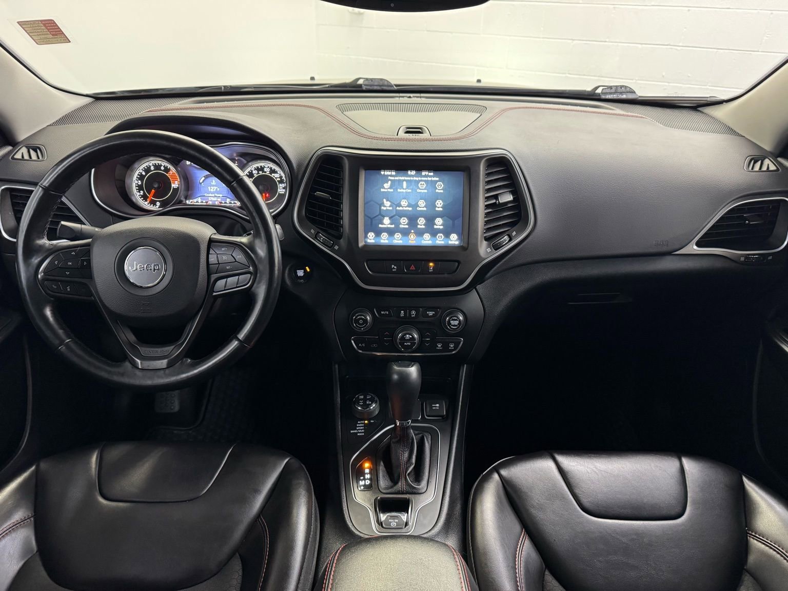Used 2021 Jeep Cherokee Trailhawk w/ Comfort/Convenience Group image 17