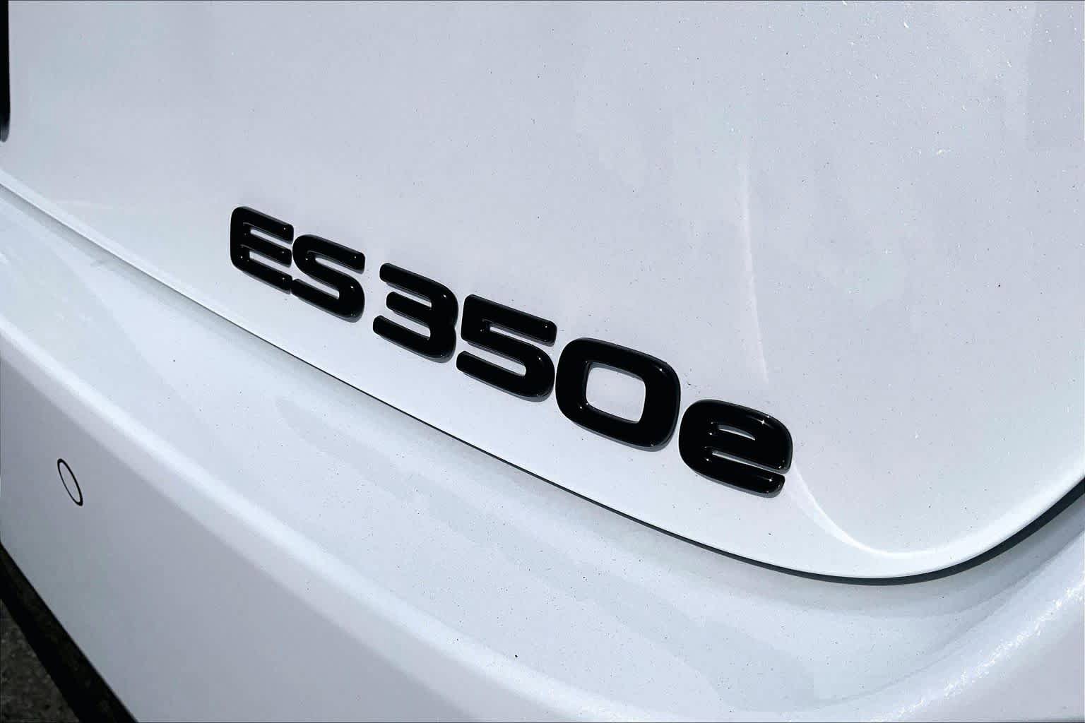 New 2026 Lexus ES 350e FWD image 8