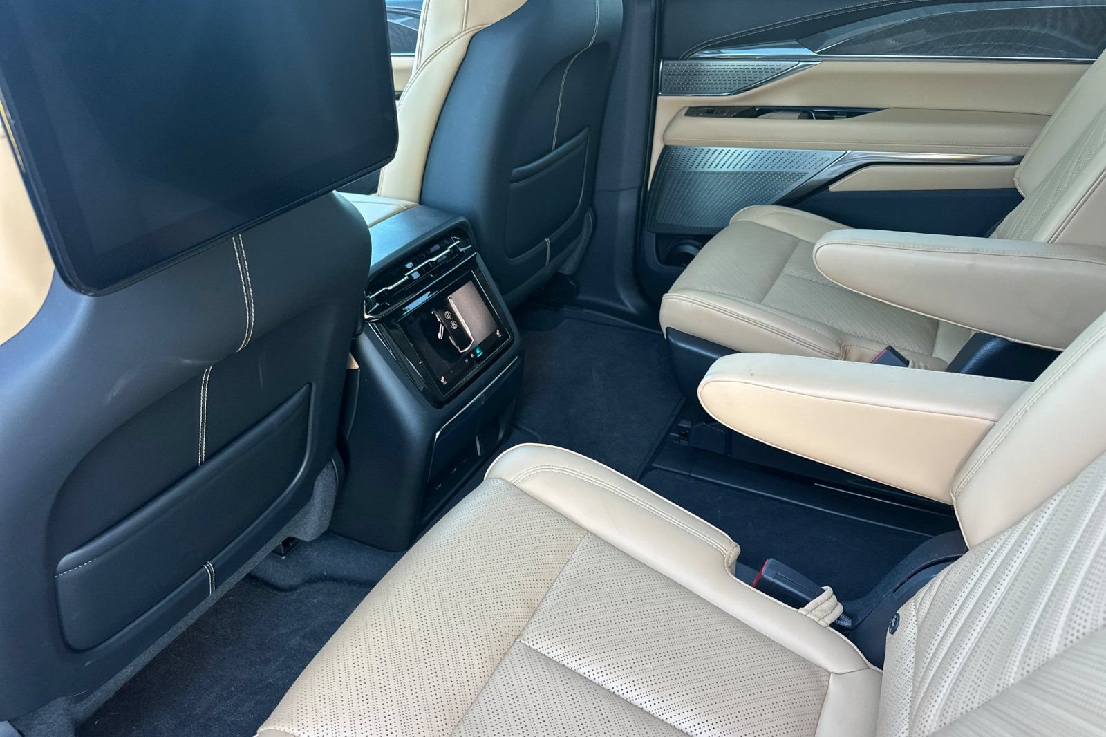 Certified 2026 Cadillac Escalade IQ Sport 2 AWD/4WD image 14