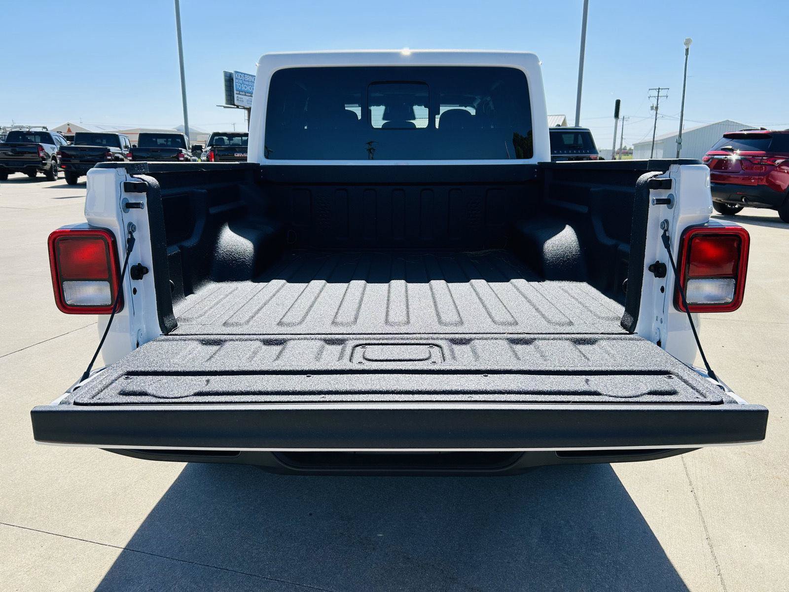 New 2026 Jeep Gladiator Overland AWD/4WD image 27