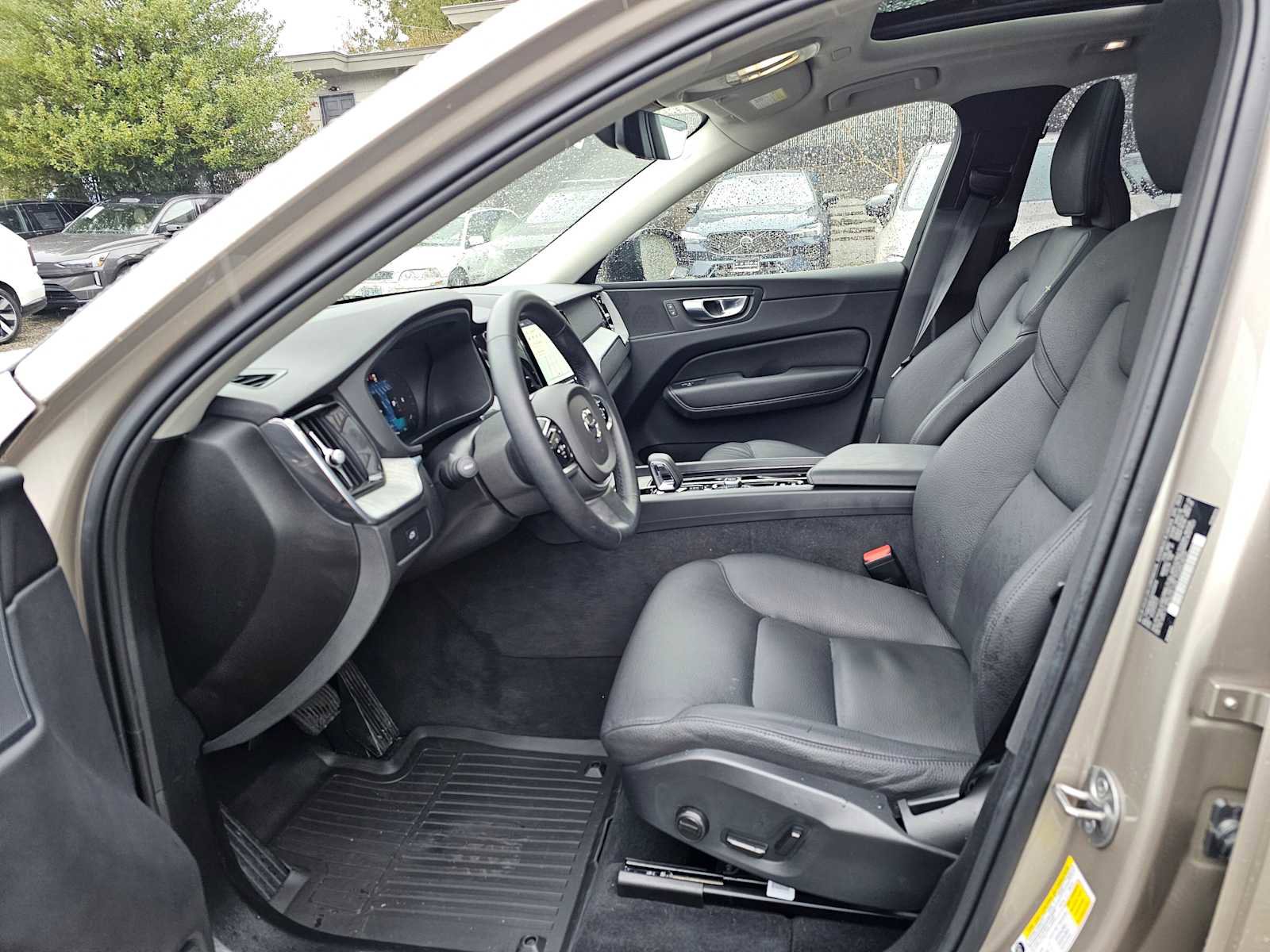 Used 2025 Volvo XC60 B5 Plus w/ Protection Package Premier image 23