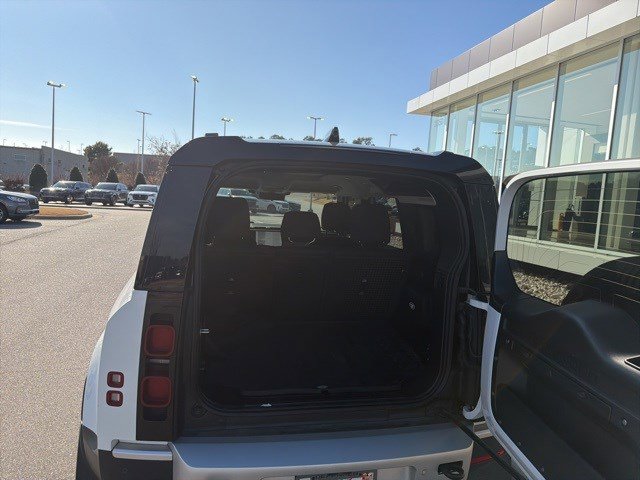 Used 2025 Land Rover Defender 110 S image 10