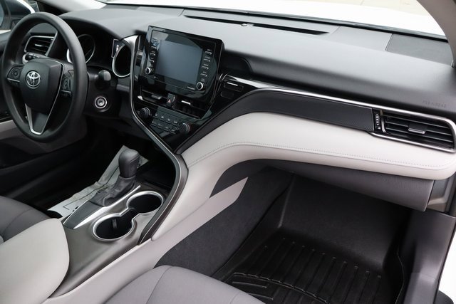 Used 2021 Toyota Camry LE image 10