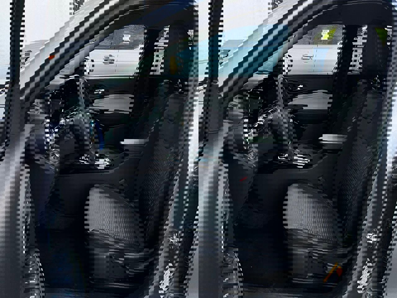 Used 2025 Chevrolet Trax LT image 10