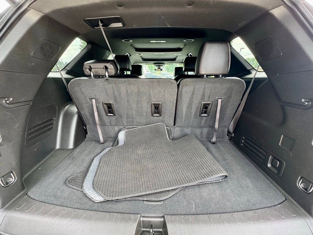 Used 2023 Chevrolet Traverse RS image 11