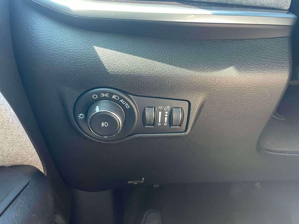 Used 2023 Jeep Compass Latitude AWD/4WD image 21