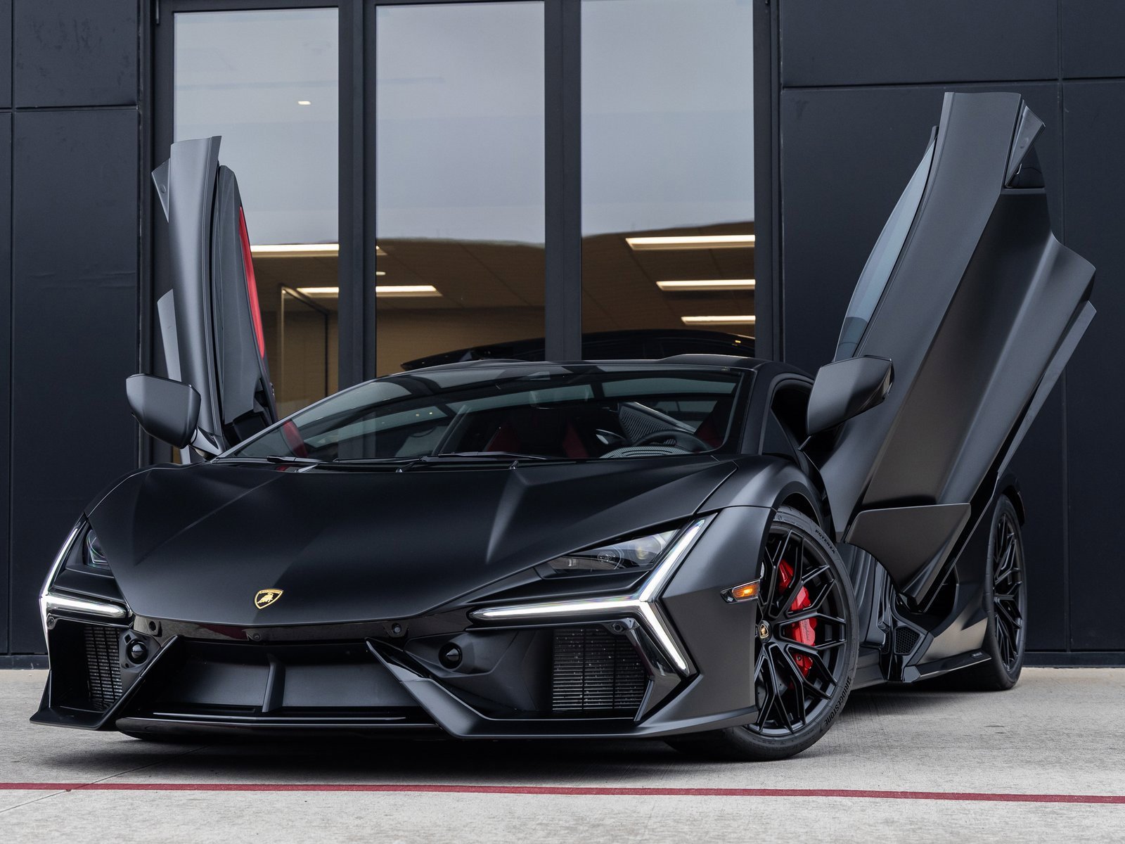 Used 2024 Lamborghini Revuelto image 2