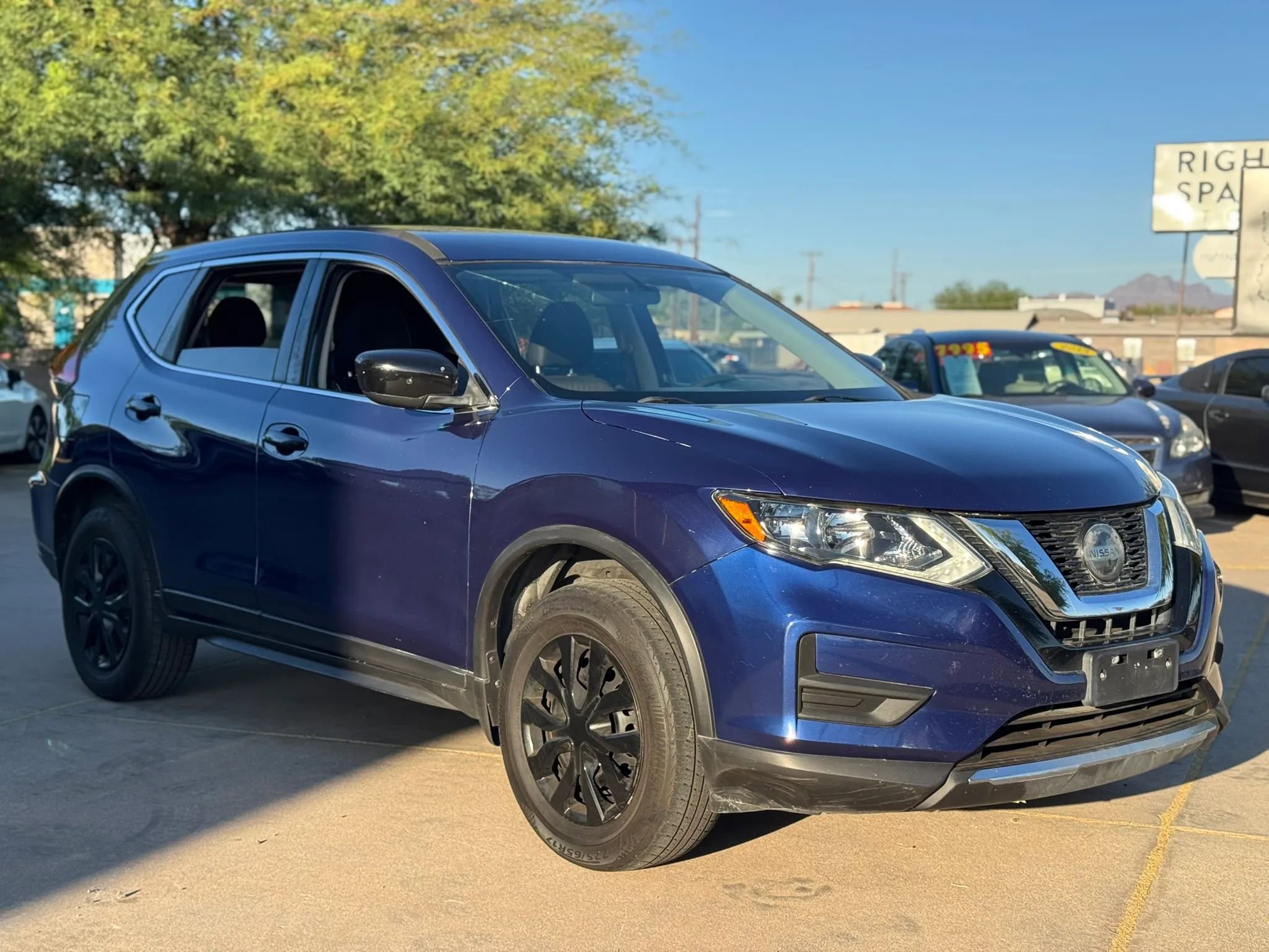 Used 2018 Nissan Rogue S image 4