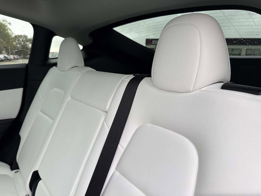 Used 2022 Tesla Model Y Long Range image 13