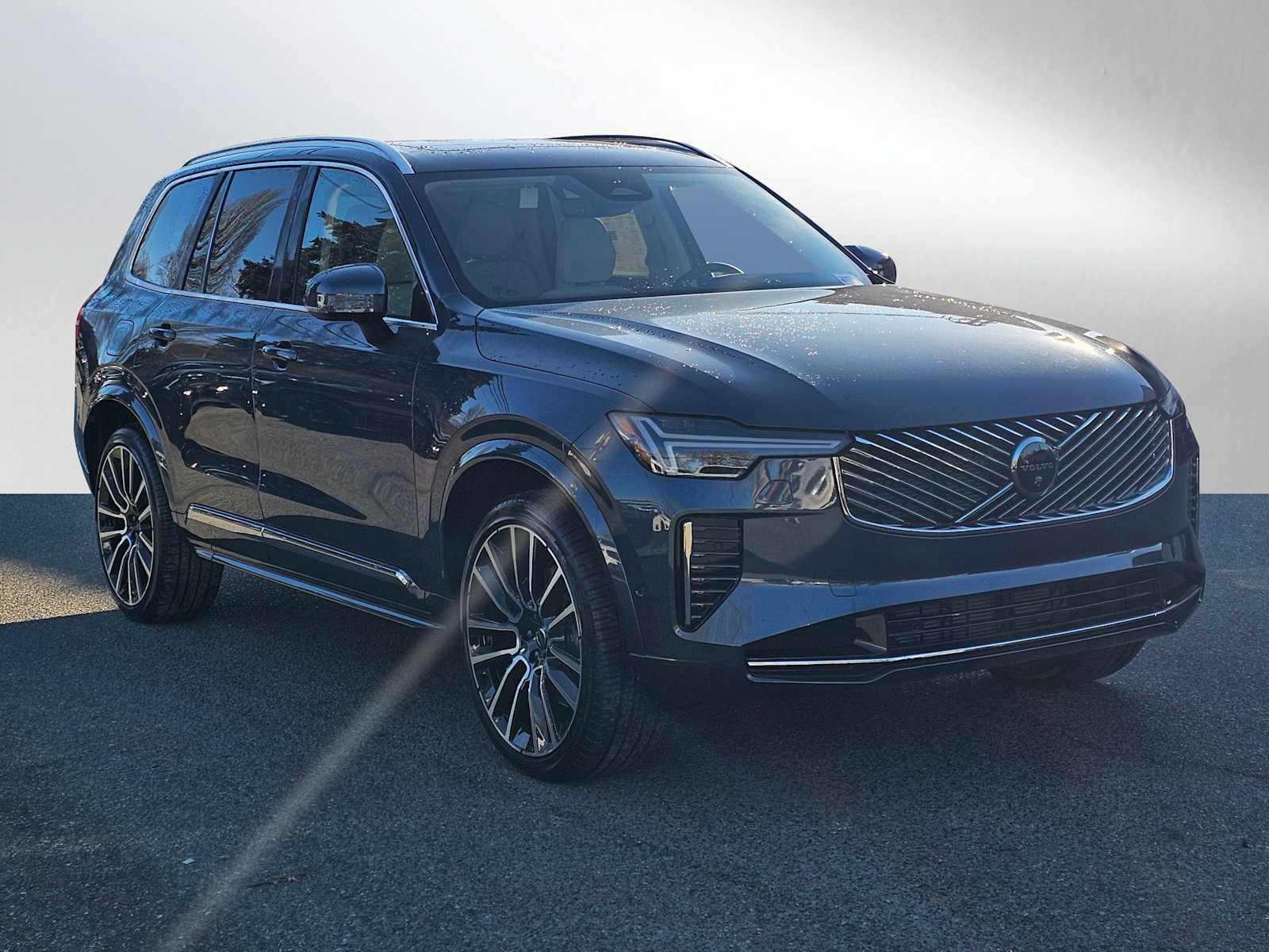 New 2025 Volvo XC90 B6 Ultra image 1