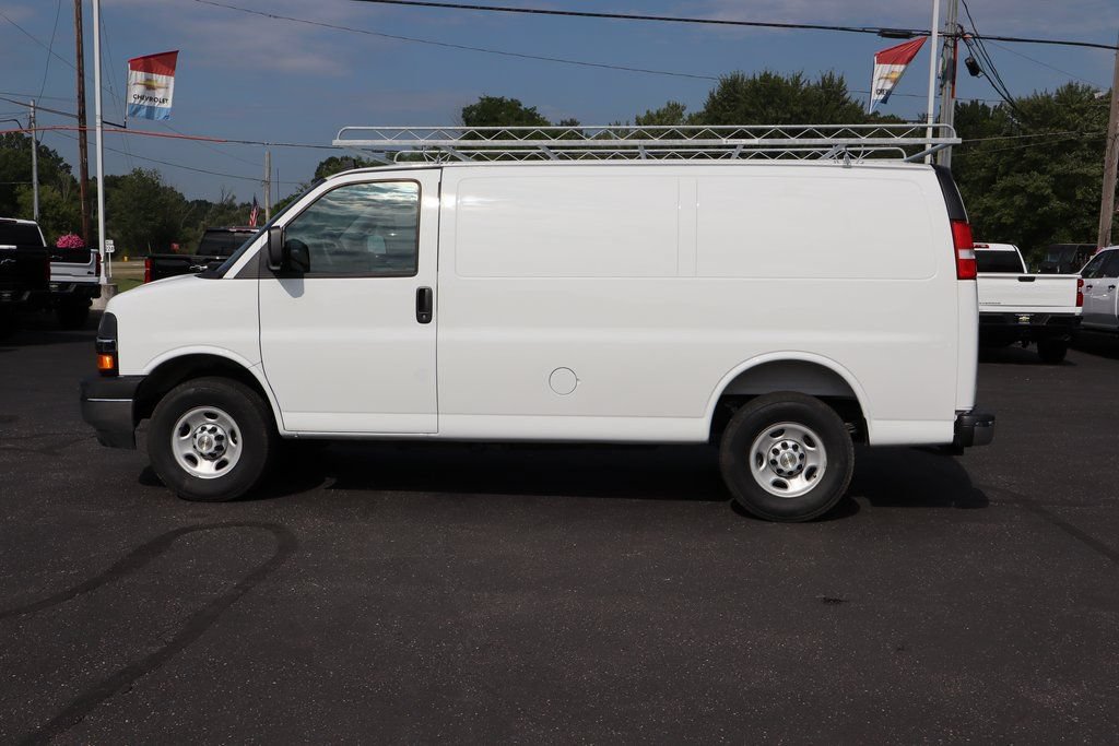 New 2025 Chevrolet Express 2500 w/ Driver Convenience Package RWD image 32