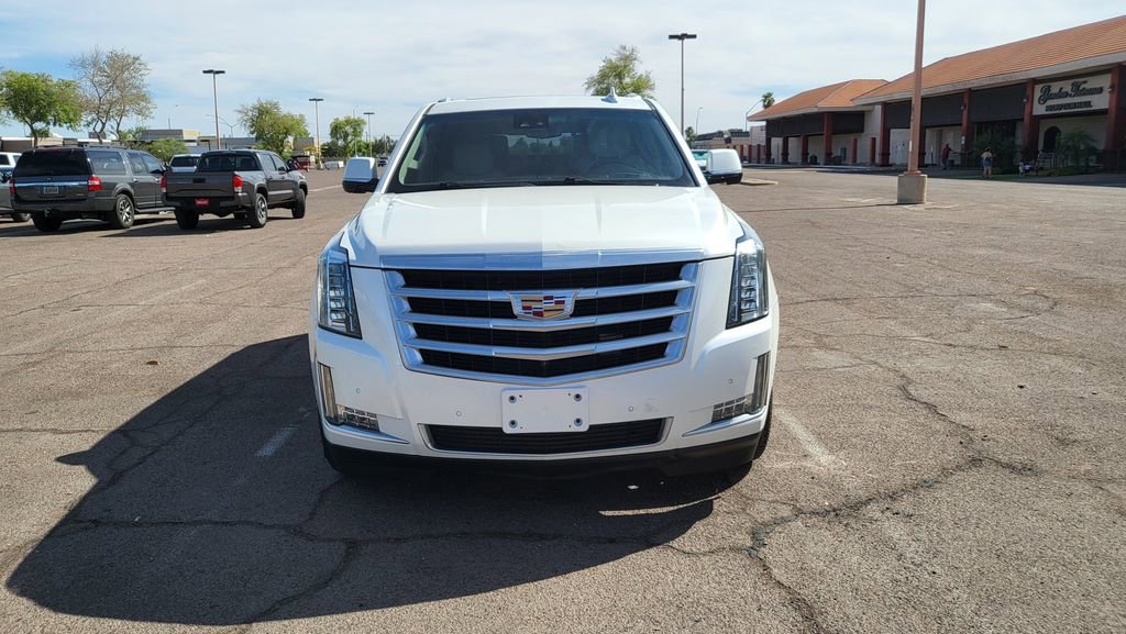 Used 2018 Cadillac Escalade Luxury AWD/4WD image 3
