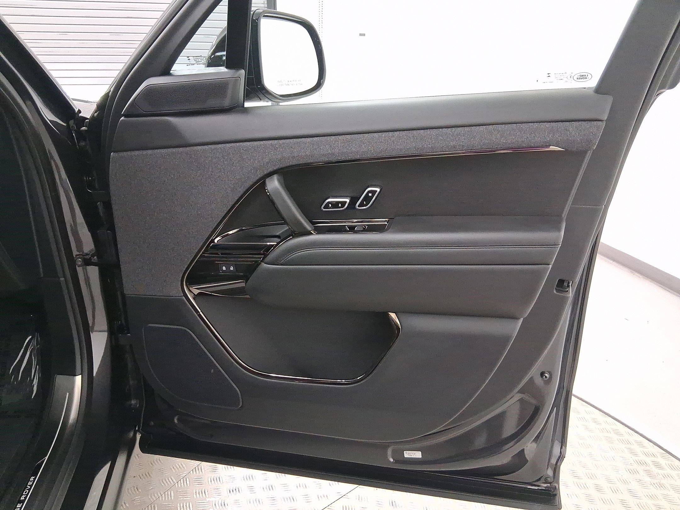 New 2025 Land Rover Range Rover Sport SE image 30