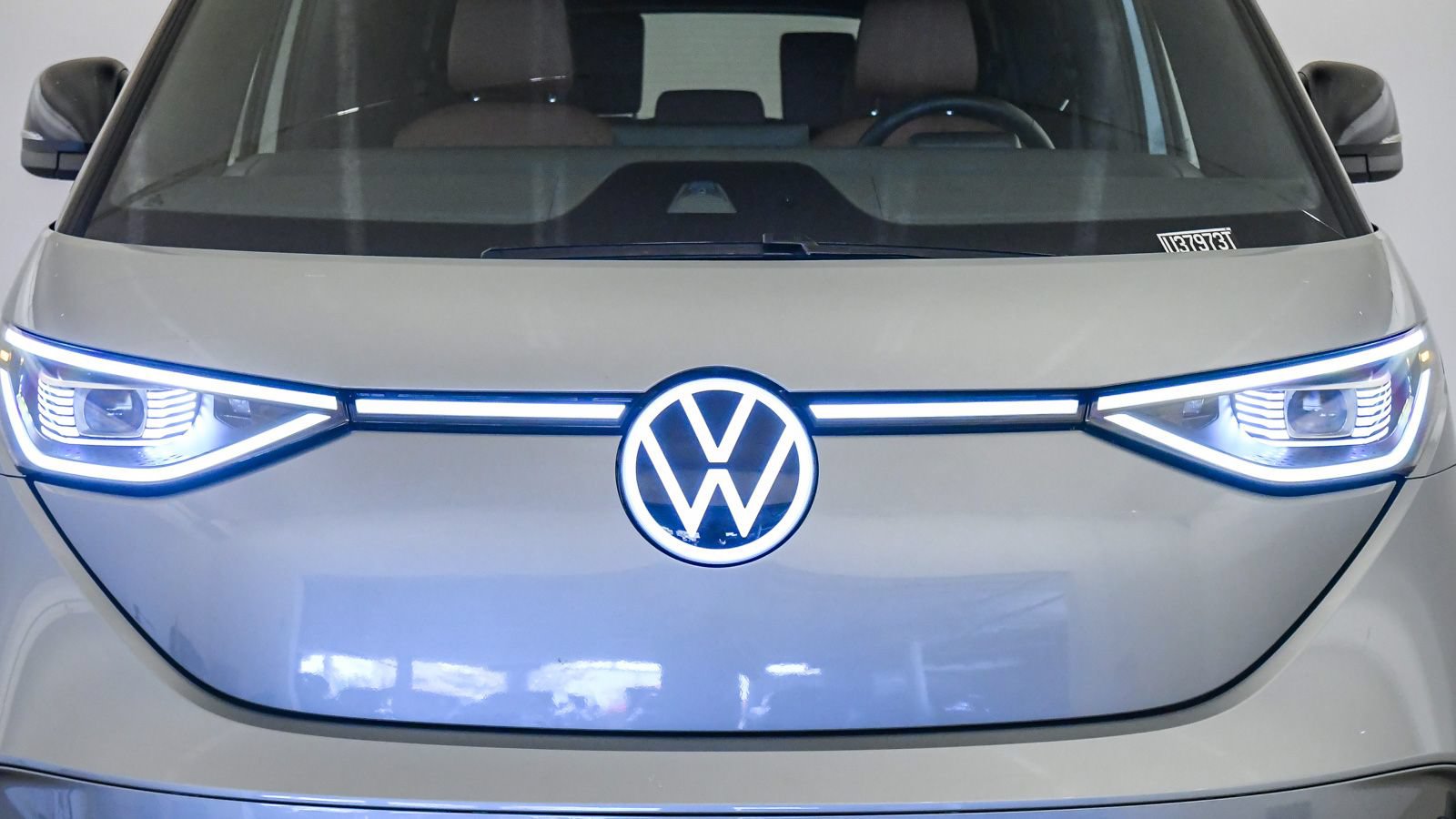 Used 2025 Volkswagen ID. Buzz Pro S RWD image 8