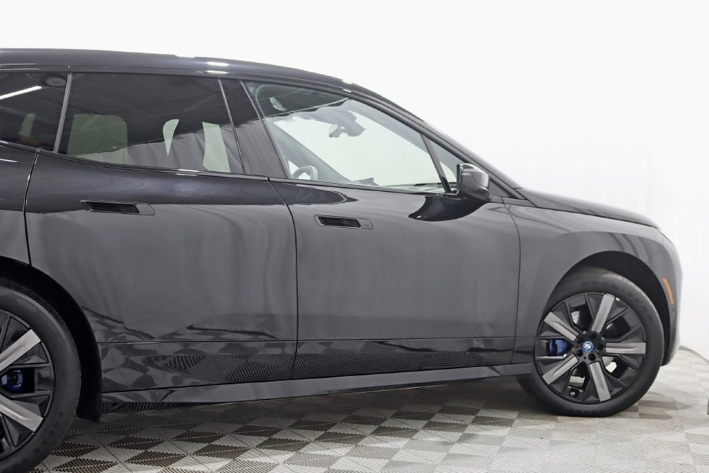 Used 2024 BMW iX xDrive50 w/ Sport Package AWD/4WD image 10