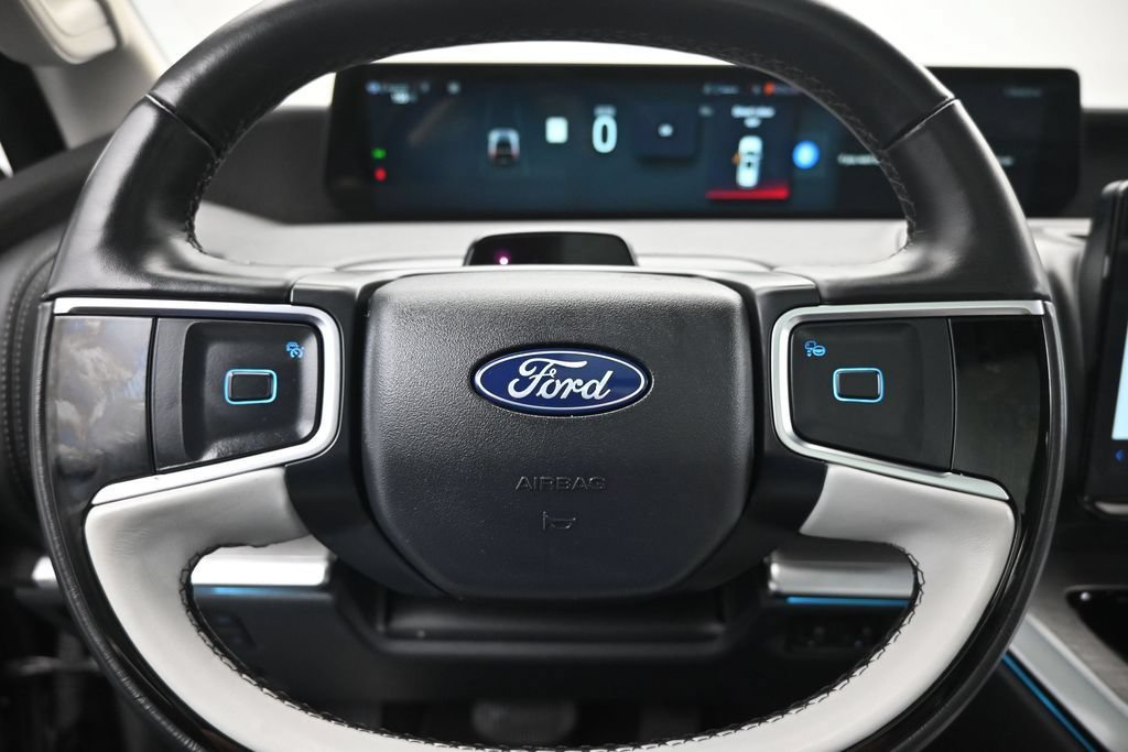 Certified 2025 Ford Expedition Platinum w/ Driver's Package AWD/4WD image 12