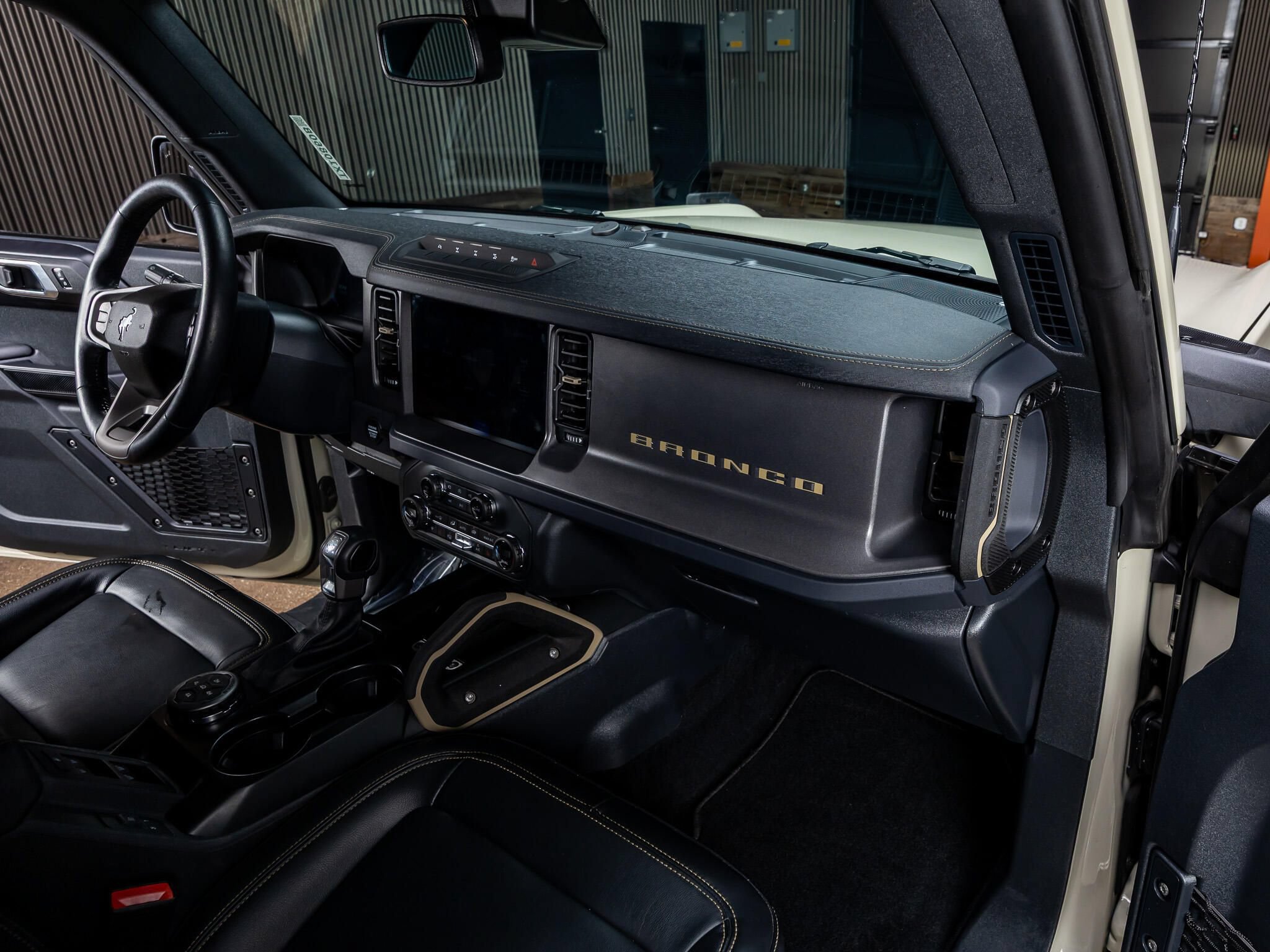 Used 2025 Ford Bronco Badlands AWD/4WD image 16