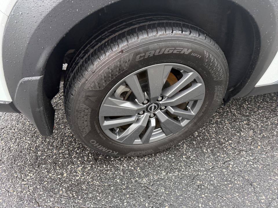 Used 2025 Nissan Pathfinder SV FWD image 23