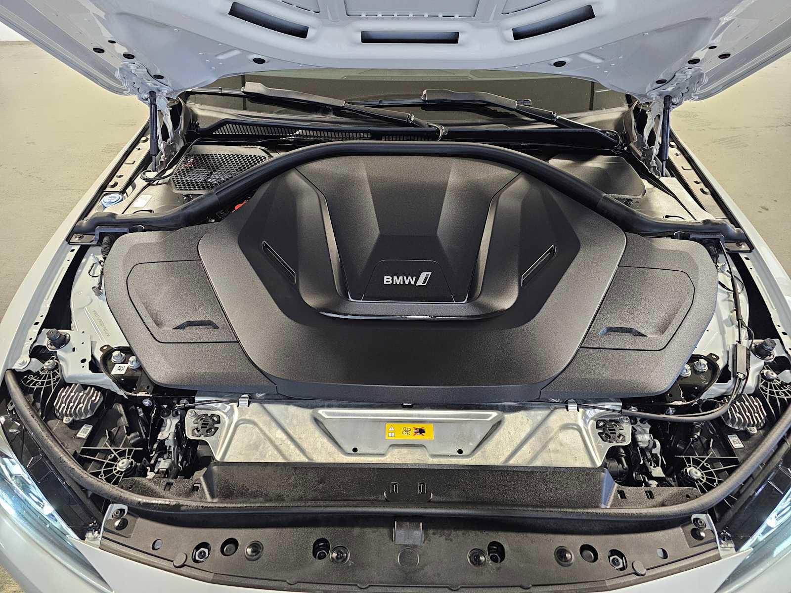 Used 2023 BMW i4 eDrive35 image 9