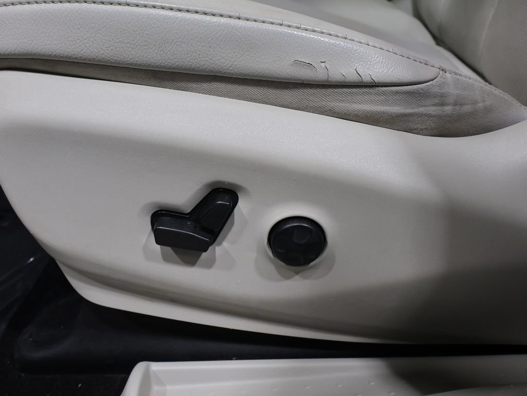 Used 2021 Chrysler Pacifica Touring-L FWD image 18
