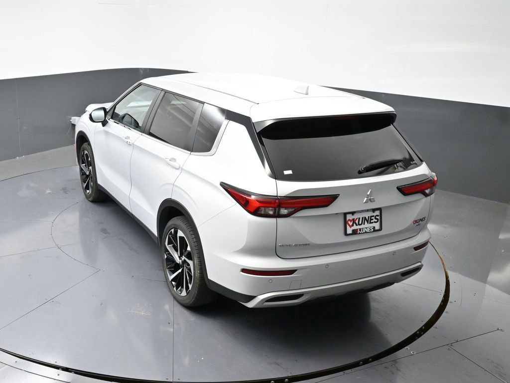 Used 2024 Mitsubishi Outlander SE image 48