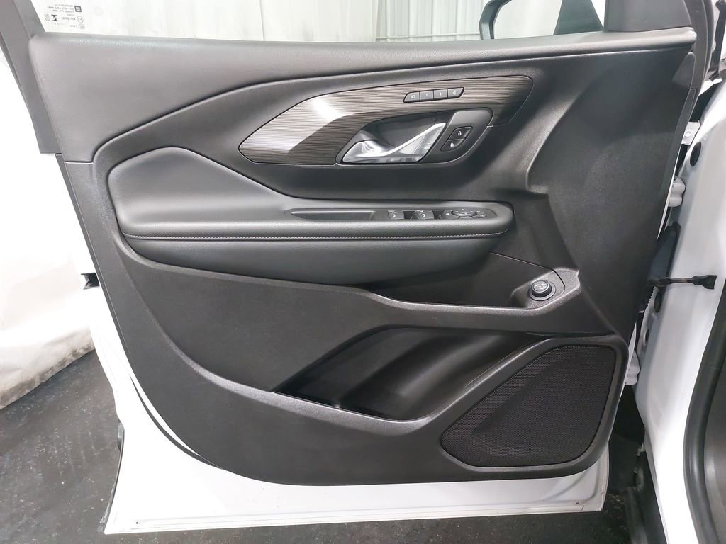 Used 2024 GMC Terrain SLT image 27