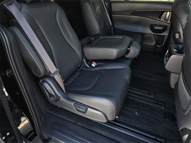 Certified 2025 Kia Carnival SX w/ SX Dark Edition Package image 10