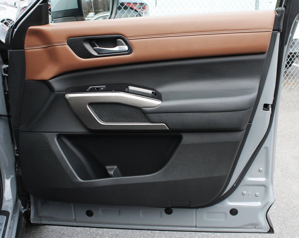 Certified 2023 Nissan Pathfinder Platinum image 18