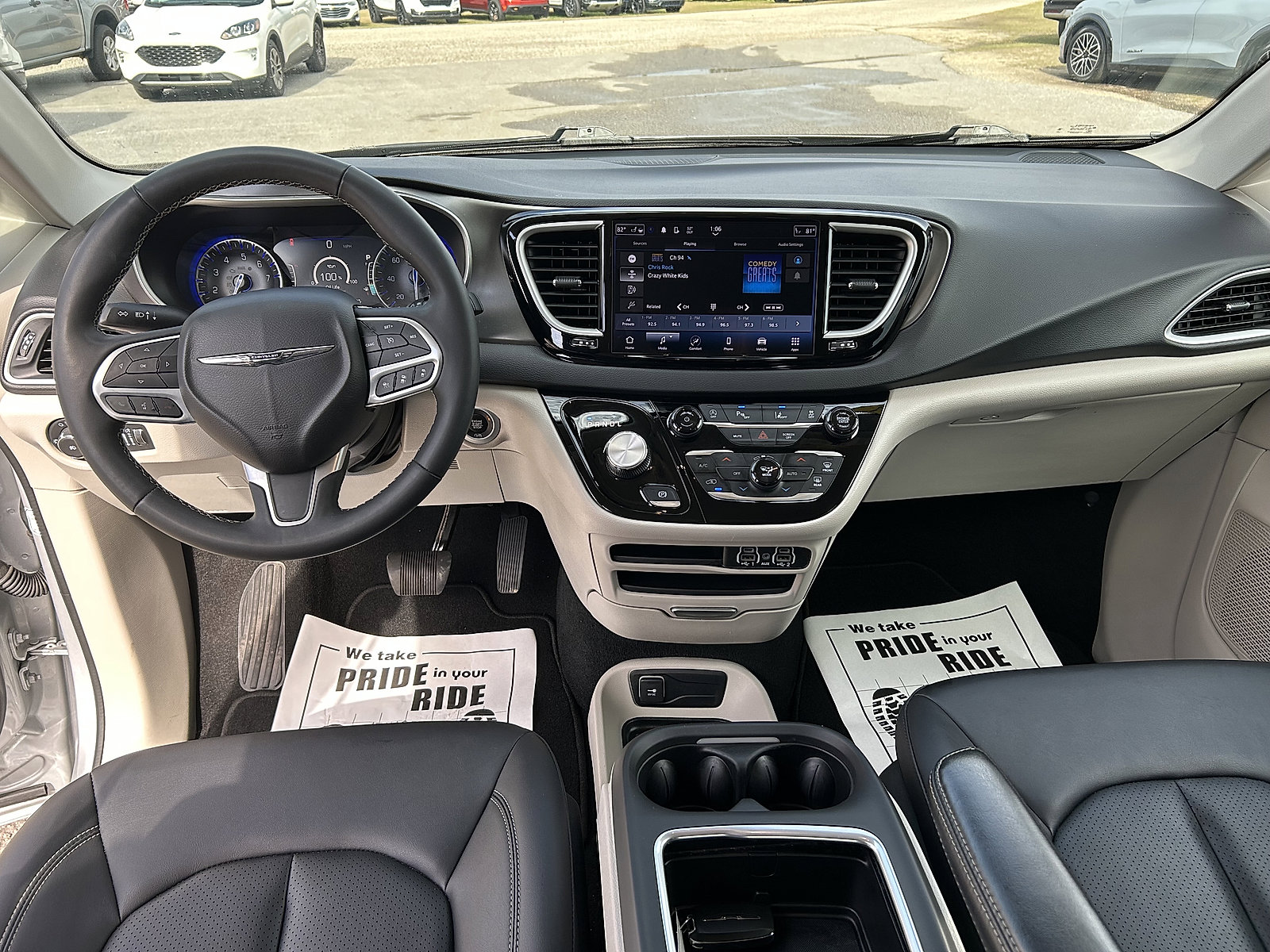 Used 2024 Chrysler Pacifica Touring-L image 6