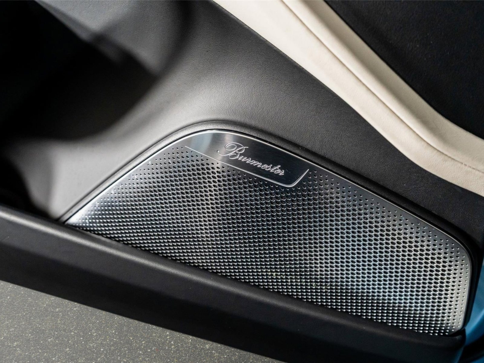 Used 2025 Porsche Panamera 4 w/ Premium Package image 48