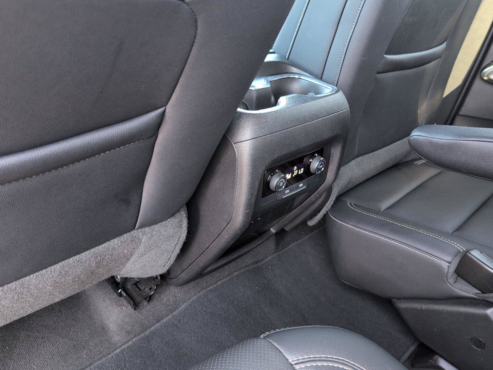 Certified 2025 Chevrolet Traverse LT FWD image 32
