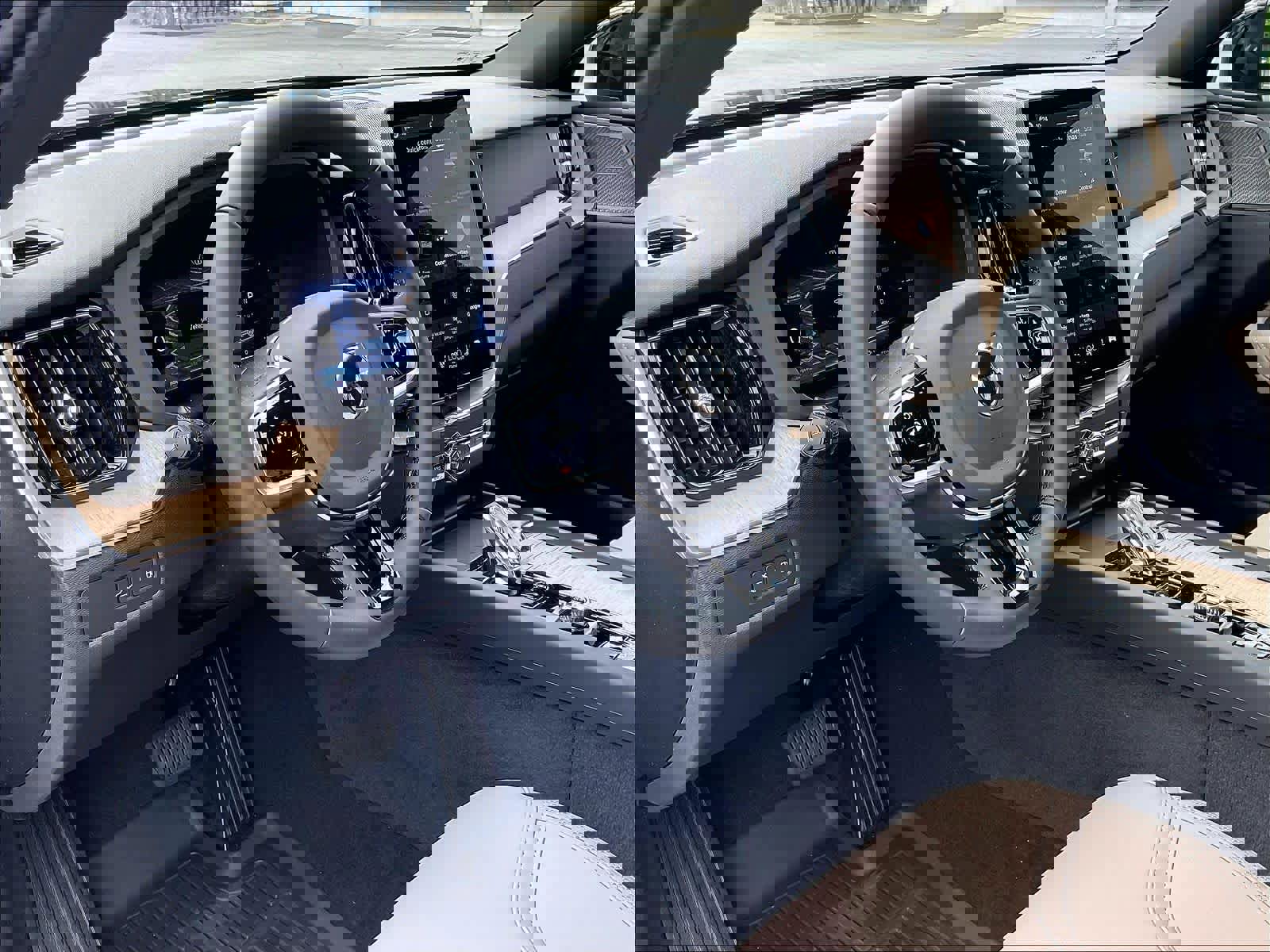 New 2026 Volvo XC60 T8 Plus w/ Protection Package Premier image 8