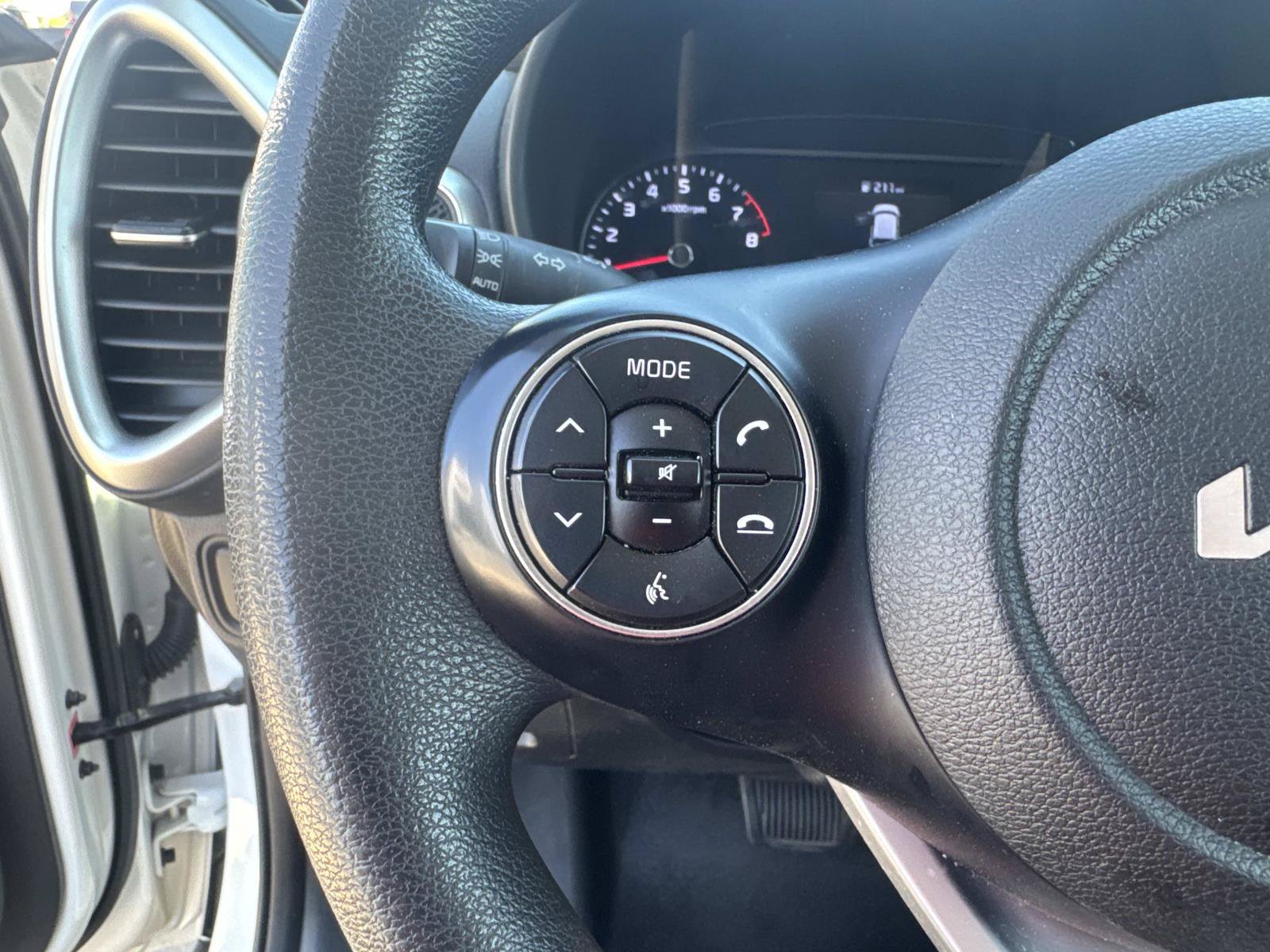 Used 2022 Kia Soul LX FWD image 22