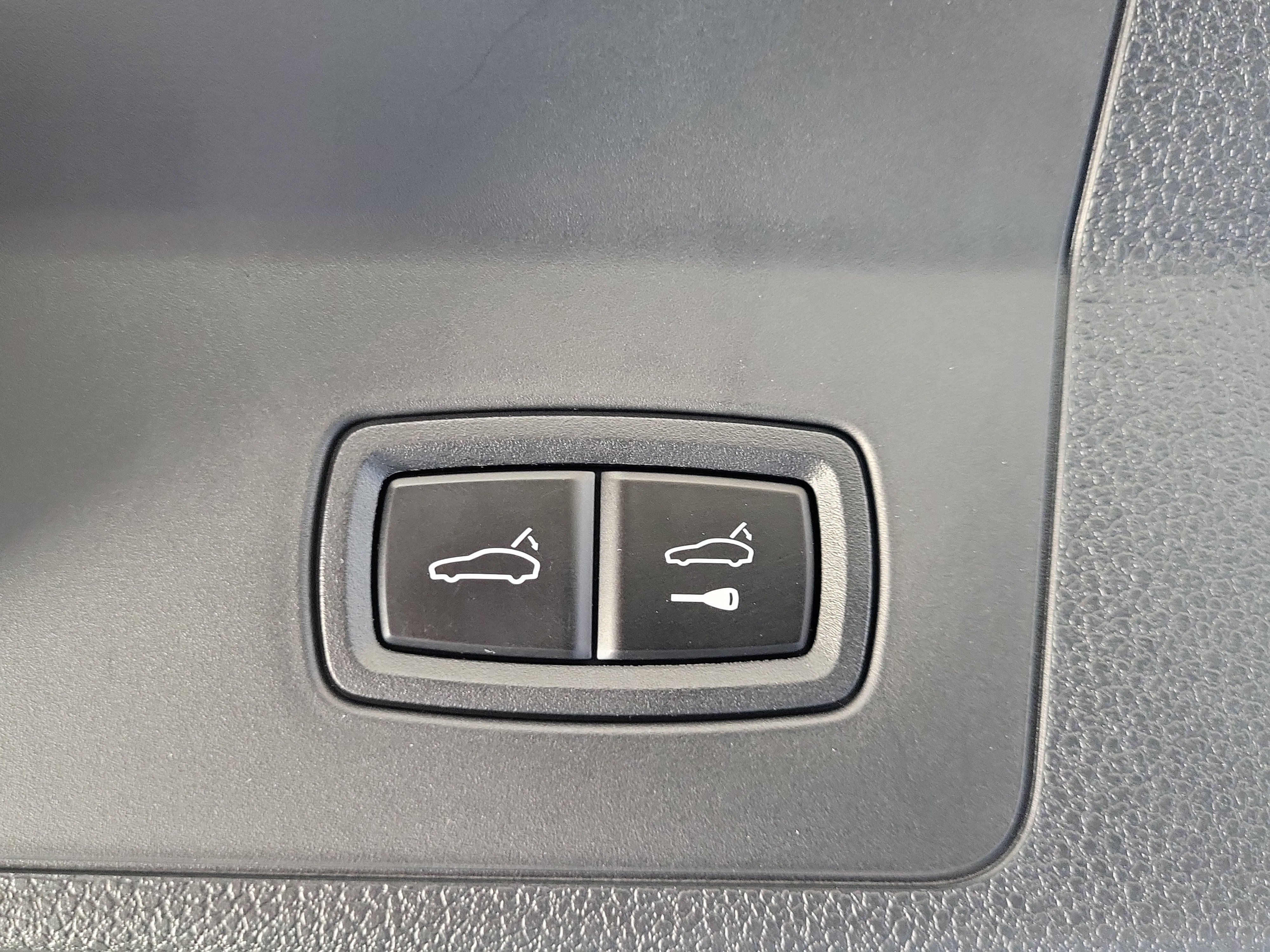 Certified 2025 Porsche Panamera 4 AWD/4WD image 24