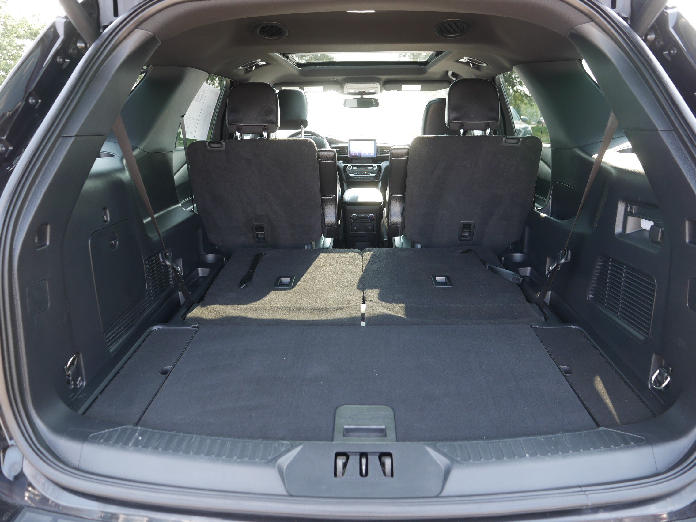 Used 2022 Ford Explorer ST w/ ST Street Pack AWD/4WD image 18