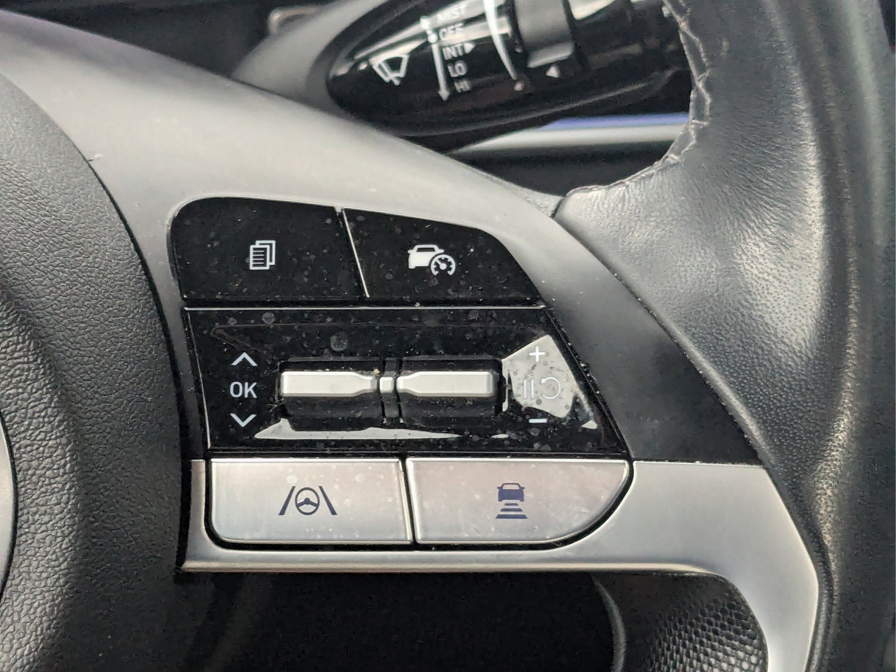 Used 2024 Hyundai Elantra SEL w/ Convenience Package FWD image 22