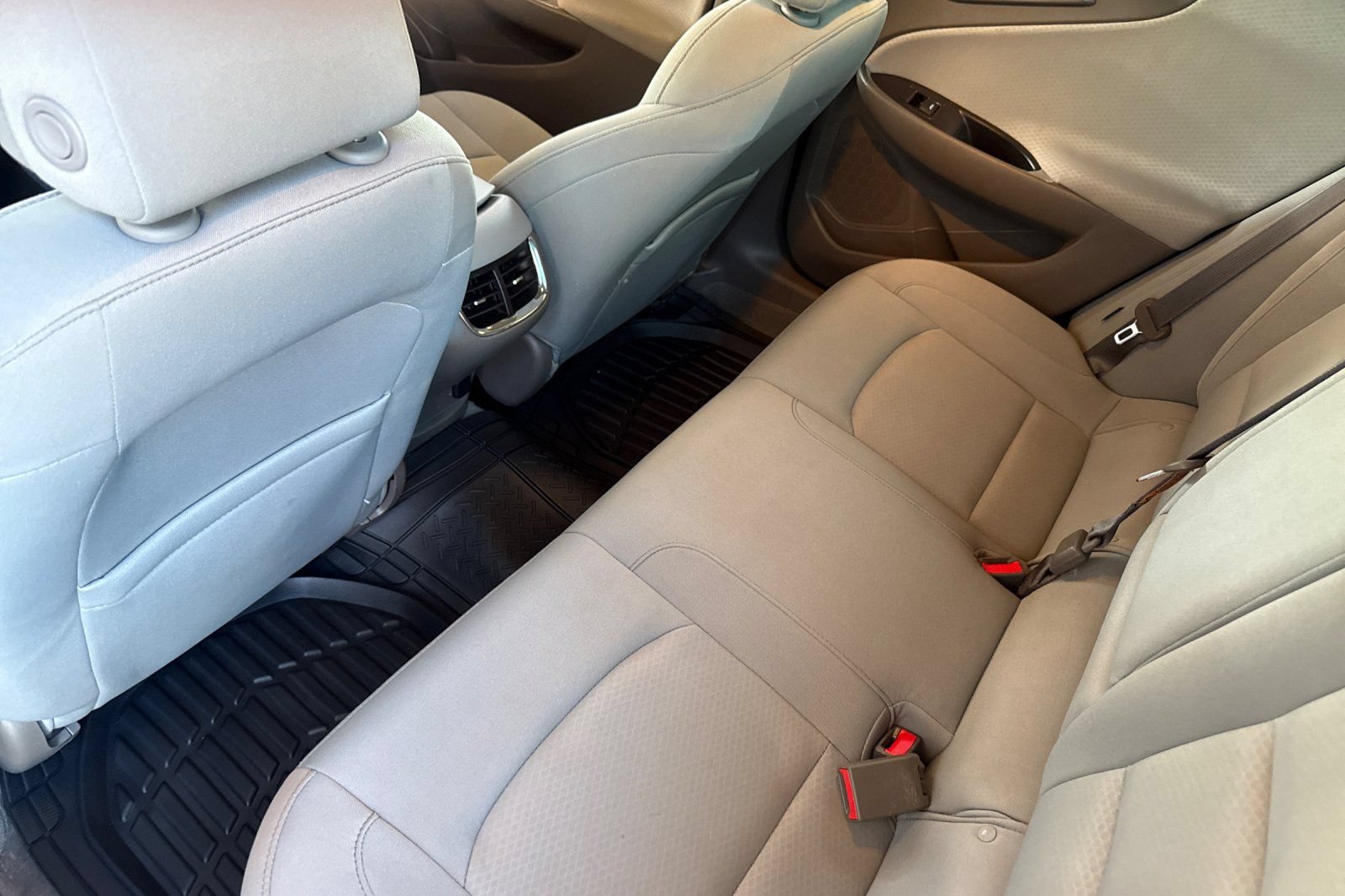 Used 2017 Chevrolet Malibu LT FWD image 12