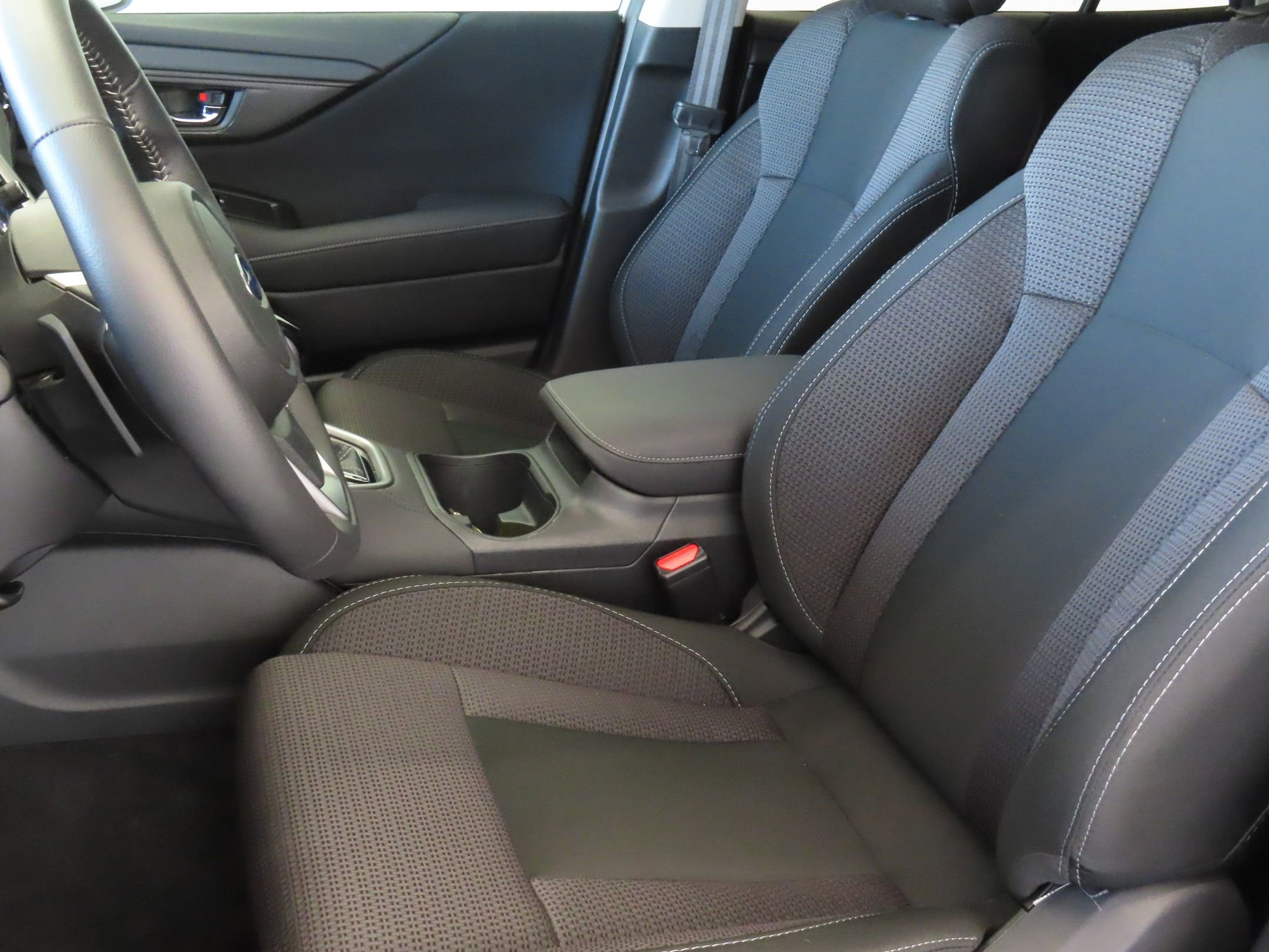Certified 2025 Subaru Outback Premium AWD/4WD image 13