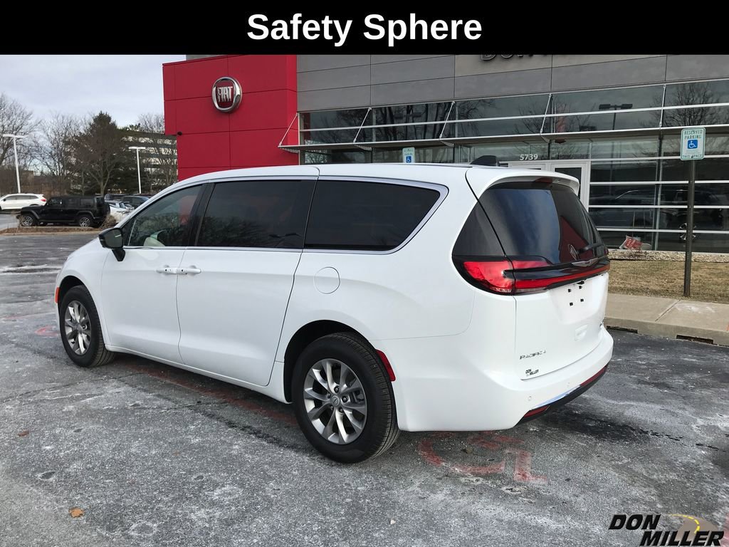 New 2026 Chrysler Pacifica Limited image 7