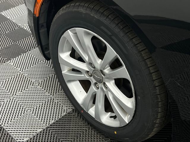 Used 2015 Chrysler 200 Limited FWD image 9