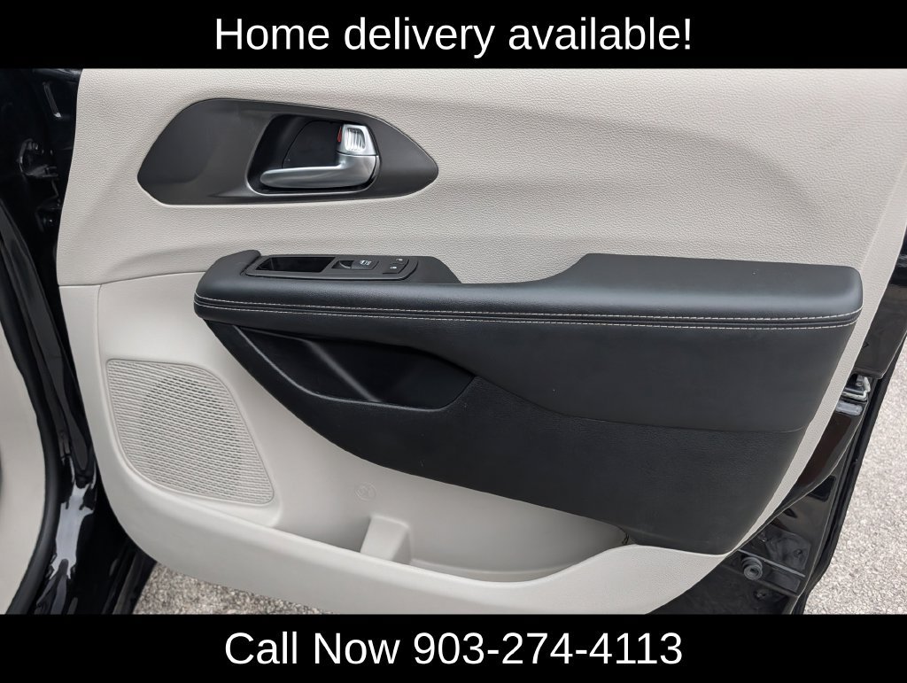 Used 2024 Chrysler Pacifica Touring-L FWD image 35
