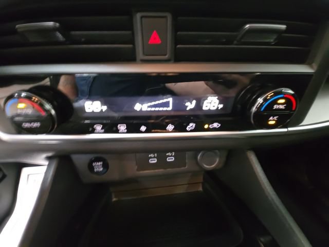 Used 2025 Nissan Rogue SV AWD/4WD image 17