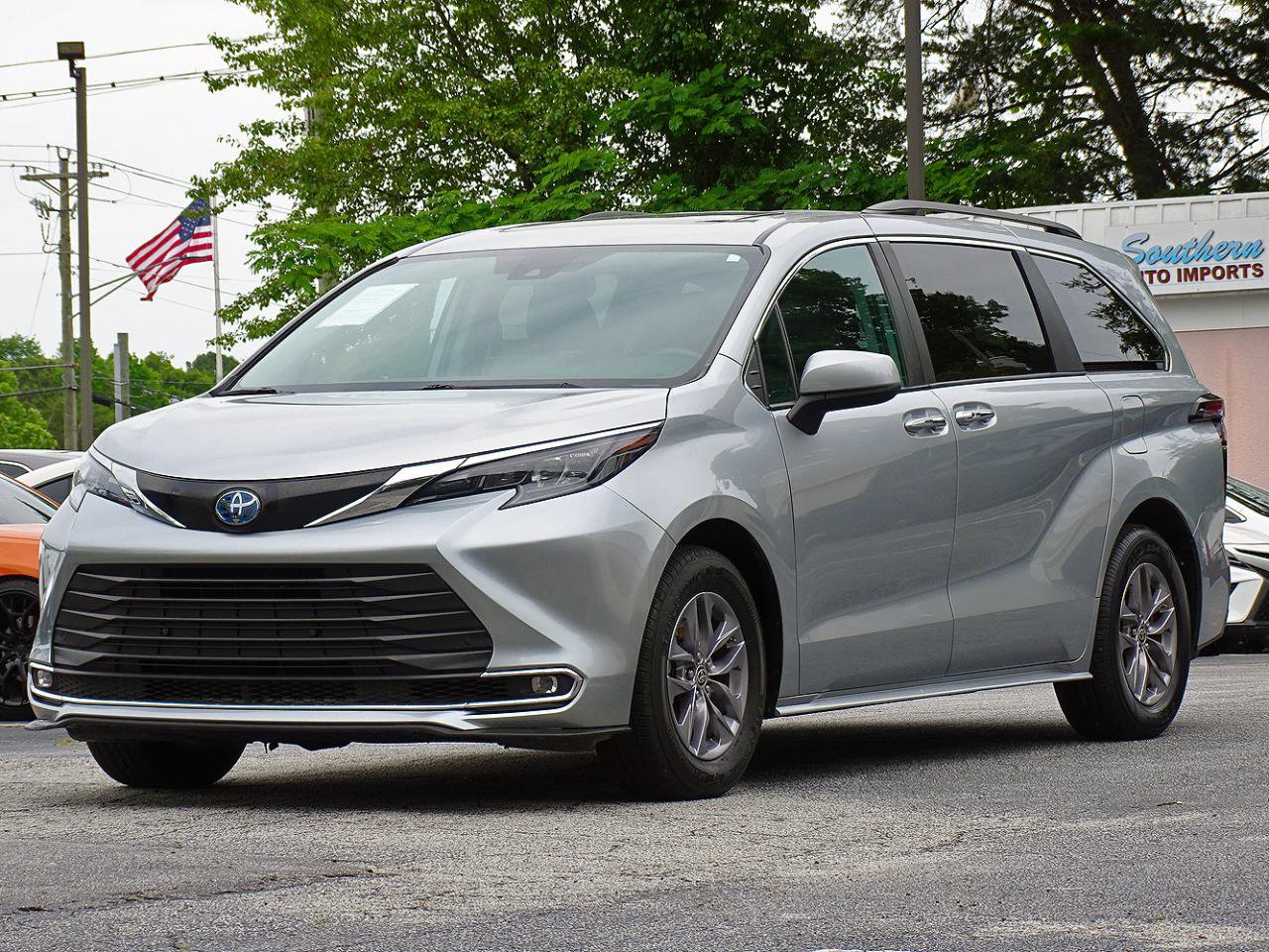 Used 2024 Toyota Sienna XLE FWD image 5
