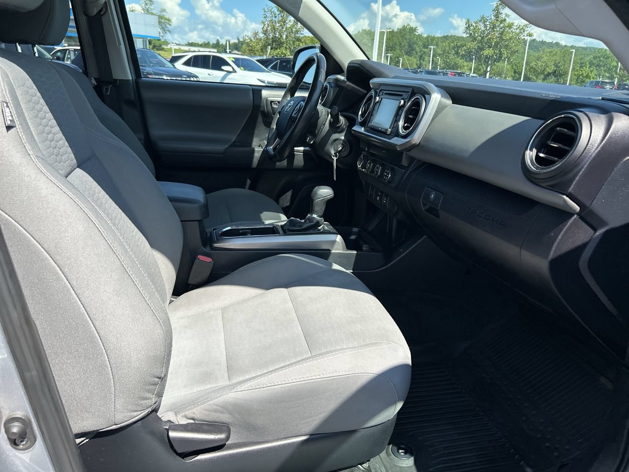 Used 2019 Toyota Tacoma SR5 AWD/4WD image 15