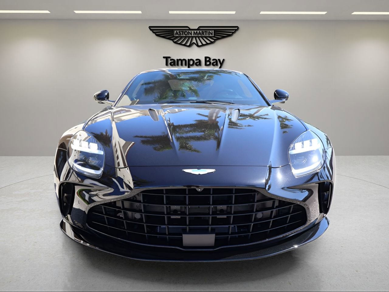 Used 2025 Aston Martin V8 Vantage Coupe RWD image 8